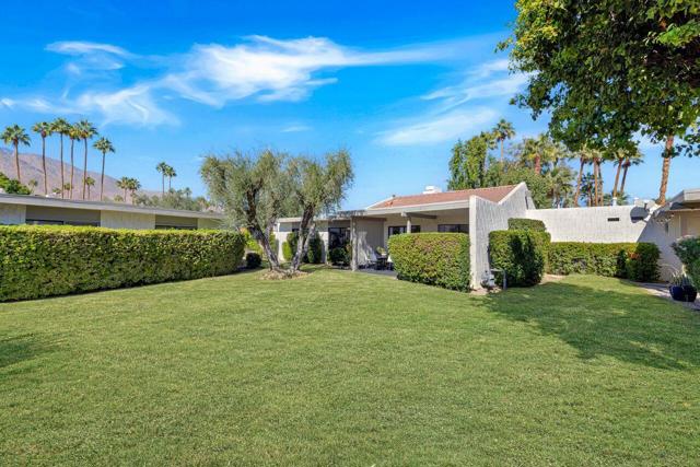 2113 Sunshine Way, Palm Springs CA: https://media.crmls.org/mediaz/ccb05706-c5d9-4fe1-a989-042d5c7c3d70.jpg
