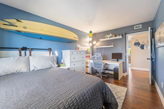 17924 Saint Andrews Dr, Poway CA: https://media.crmls.org/mediaz/ccb1025c-c7d6-4d6b-a7e1-c0e25b9e0234.jpg