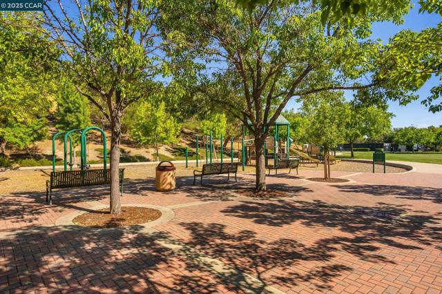 9752 Belladonna Dr, San Ramon CA: https://media.crmls.org/mediaz/ccb17c2b-cc7a-4d34-bc89-5443ccdac455.jpg