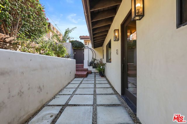2835 Oak Point Drive, Los Angeles CA: https://media.crmls.org/mediaz/ccb19397-ebbd-457b-a4f1-52bfe6d7f661.jpg