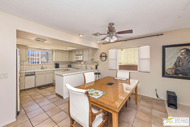 64670 Pinehurst Circle, Desert Hot Springs CA: https://media.crmls.org/mediaz/ccb1ac25-0308-443b-88ec-ffb0c0bdce95.jpg