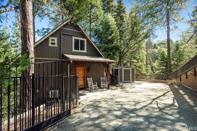 147 State Highway 173, Lake Arrowhead CA: https://media.crmls.org/mediaz/ccb20e1f-bf9b-423a-af4c-f89bc676087a.jpg