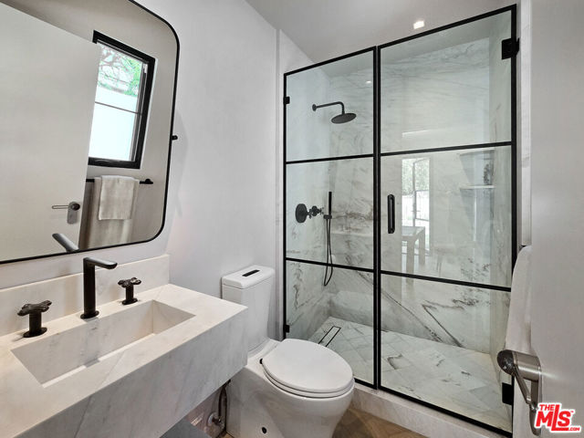 2288 Coldwater Canyon Drive, Beverly Hills CA: https://media.crmls.org/mediaz/ccb29614-0bb1-4b6e-9693-903ece602d19.jpg