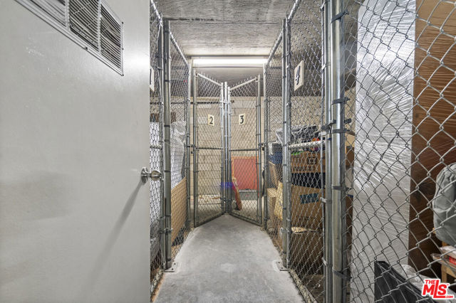 4477 Wilshire Boulevard, Los Angeles CA: https://media.crmls.org/mediaz/ccb2da10-1438-4ad9-bd6f-99a279426b66.jpg