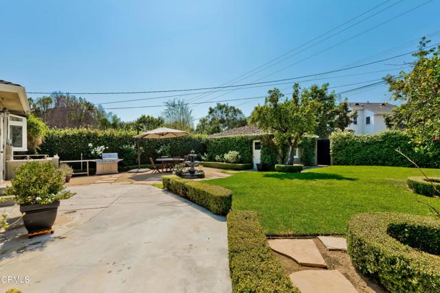 807 N Doheney Drive, Beverly Hills CA: https://media.crmls.org/mediaz/ccb315ab-c830-4642-8ab4-f0e7913ef5b9.jpg
