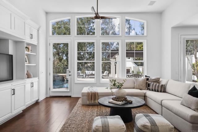 Detail Gallery Image 2 of 38 For 1345 Corvidae St, Carlsbad,  CA 92011 - 3 Beds | 3/1 Baths