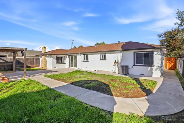 1361 Hillcrest Road, Hollister CA: https://media.crmls.org/mediaz/ccb34864-4758-4a0b-a419-ce62d547c87f.jpg