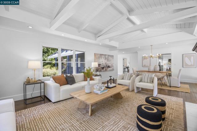 3475 Springhill Rd, Lafayette CA: https://media.crmls.org/mediaz/ccb3eeaa-ab09-4336-bc58-bcfbff78d148.jpg