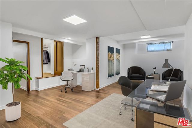 1915 Apex Avenue, Los Angeles CA: https://media.crmls.org/mediaz/ccb44c85-fb4c-40aa-93b8-bc44096acfa0.jpg