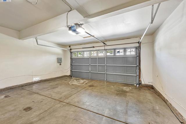 4069 Pergola CT, Castro Valley CA: https://media.crmls.org/mediaz/ccb45712-0ef4-46bb-b5ca-a0cd20083eb2.jpg