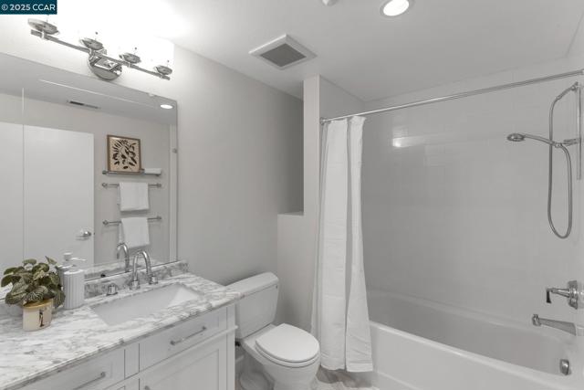 555 Ygnacio Valley Rd, Walnut Creek CA: https://media.crmls.org/mediaz/ccb46f28-ef34-43ab-b55f-1a1277692e5d.jpg