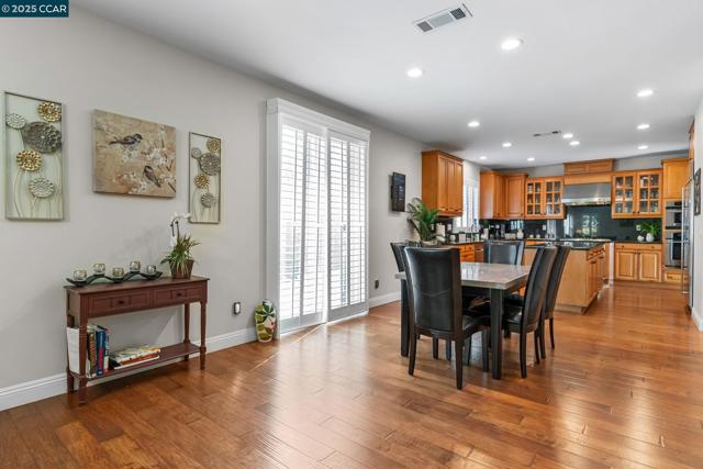 1656 Colchester St, Danville CA: https://media.crmls.org/mediaz/ccb5502e-165d-4fe4-bcc4-bc46d3b0a720.jpg