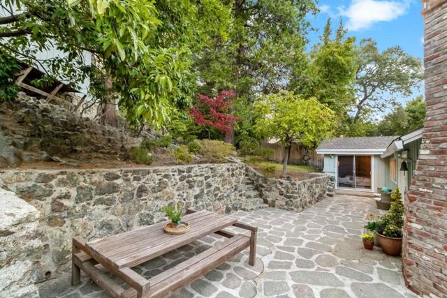 1019 Los Trancos Road, Portola Valley CA: https://media.crmls.org/mediaz/ccb5c7c8-2475-498d-9d8b-e429b603d5af.jpg