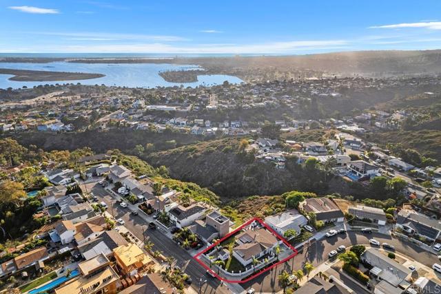 4704 Jumano Avenue, San Diego CA: https://media.crmls.org/mediaz/ccb64a50-22ec-4898-b7f9-0eb10b36fc04.jpg