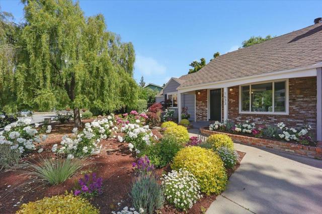 1633 Dallas Court, Los Altos CA: https://media.crmls.org/mediaz/ccb65a63-645b-4695-98eb-4fb8f9e06899.jpg