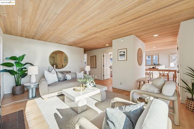 19 Highland Blvd, Kensington CA: https://media.crmls.org/mediaz/ccb67aa1-70bd-41bb-b312-b732a24a476e.jpg