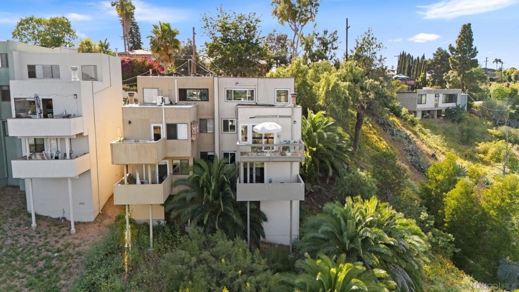 https://media.crmls.org/mediaz/ccb6d29d-e024-4fba-a2ac-c6e3361e92d5.jpg?preset=X-Large