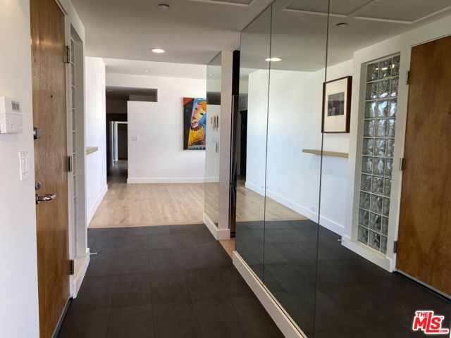 2237 S Bentley Avenue, Los Angeles CA: https://media.crmls.org/mediaz/ccb6da09-ae2f-4685-85e4-c5eb830fef2c.jpg