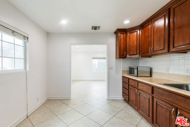 5130 Templeton Street, Los Angeles CA: https://media.crmls.org/mediaz/ccb6f8b5-de44-448a-9c13-5105bb86e1ea.jpg