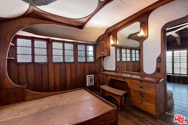 3825 Dunn Drive, Culver City CA: https://media.crmls.org/mediaz/ccb73067-377e-4513-bc84-cb25de0d9ec1.jpg