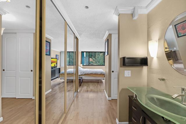Image 20 of 33 For 555 Pierce St  942