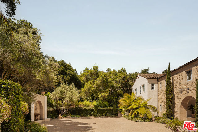 848 Picacho Lane, Santa Barbara CA: https://media.crmls.org/mediaz/ccb792d7-bcd6-493b-af29-0cd2950a0e33.jpg