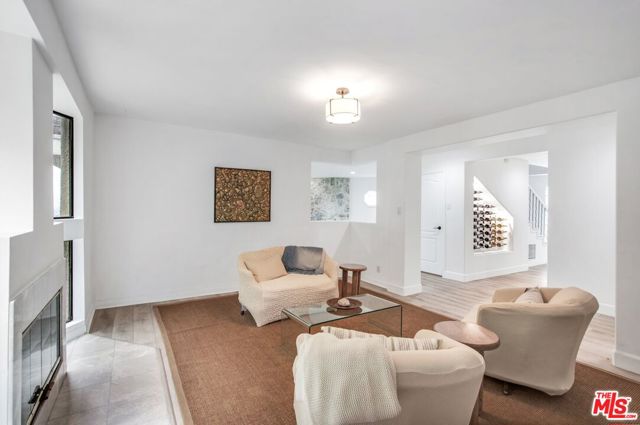 4223 Don Carlos Drive, Los Angeles CA: https://media.crmls.org/mediaz/ccb82c5e-63bd-40b0-92df-94ec437a6e25.jpg