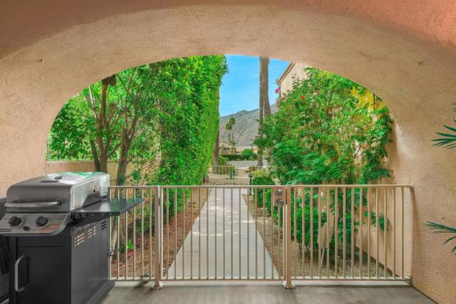 500 E Amado Road, Palm Springs CA: https://media.crmls.org/mediaz/ccb83980-313f-4e70-8a8a-51b2b21cde96.jpg