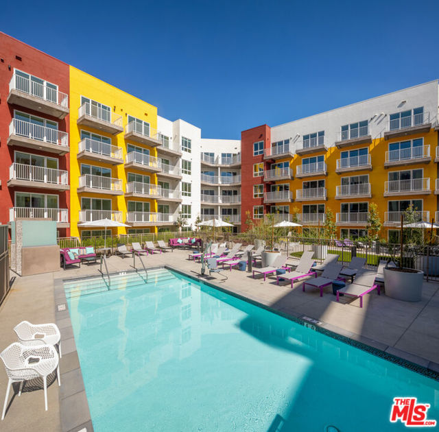 750 S Oxford Avenue, Los Angeles CA: https://media.crmls.org/mediaz/ccb8df4f-0026-4650-bf48-9d8474a5cb81.jpg