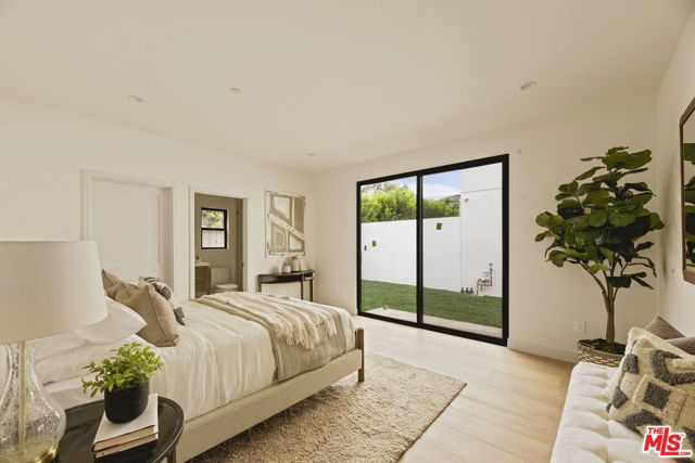 2370 Kelton Avenue, Los Angeles CA: https://media.crmls.org/mediaz/ccb95dd0-18d4-430a-9631-8c5782738df0.jpg
