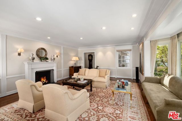 444 Loring Avenue, Los Angeles CA: https://media.crmls.org/mediaz/ccb974fd-b883-482b-916d-f304f723d0d9.jpg