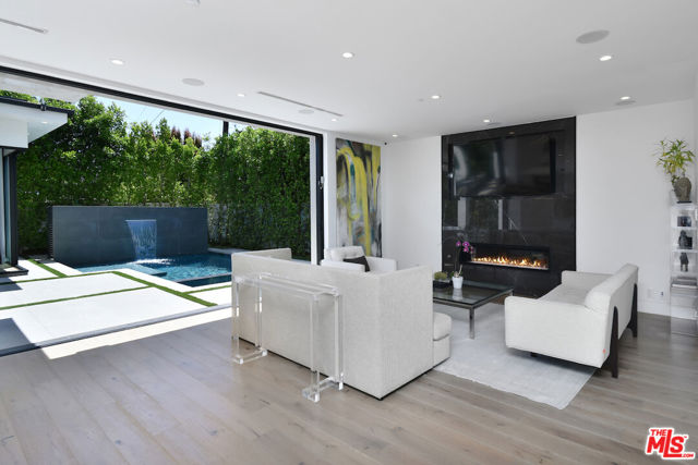5316 Lennox, Sherman Oaks CA: https://media.crmls.org/mediaz/ccba1662-7b38-4e71-8e3f-07e53959b7f2.jpg