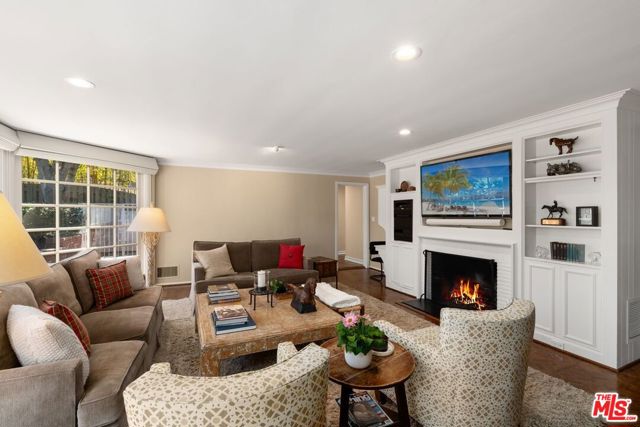 444 Loring Avenue, Los Angeles CA: https://media.crmls.org/mediaz/ccba57f2-6f59-4db4-a1fa-51bc1ada3daf.jpg