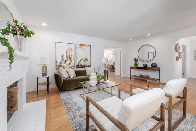 923 Grand Street, Redwood City CA: https://media.crmls.org/mediaz/ccba7136-89d3-4260-a3f0-1233b5cf17a1.jpg