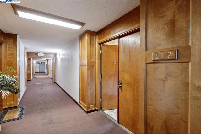 26937 Hayward Blvd, Hayward CA: https://media.crmls.org/mediaz/ccba7fa6-687d-480b-9abb-35fdce6d520c.jpg