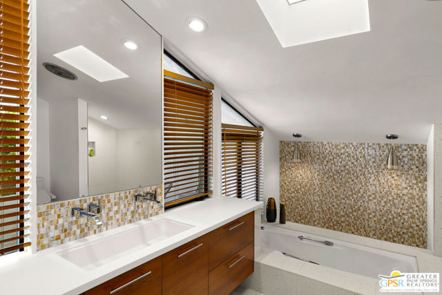 555 W Arenas Road #6, Palm Springs, CA 92262