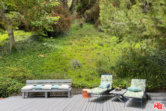2325 Banyan Drive, Los Angeles CA: https://media.crmls.org/mediaz/ccbaa196-4ced-48be-9f22-9b289483e574.jpg