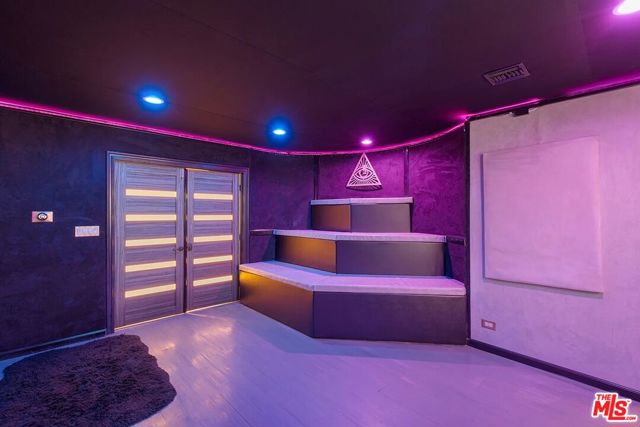 14132 Beresford Road, Beverly Hills CA: https://media.crmls.org/mediaz/ccbaa364-6148-4d19-b106-d2b127b2b11b.jpg