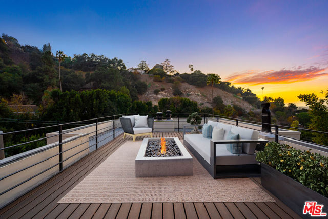 4148 Sunswept Drive, Studio City CA: https://media.crmls.org/mediaz/ccbacdaf-b09f-42ff-a706-c39ab6bc9af7.jpg
