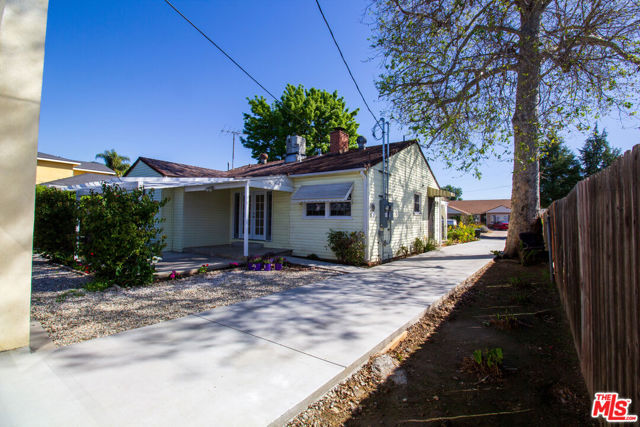 7465 N Forbes Avenue, Lake Balboa CA: https://media.crmls.org/mediaz/ccbb2e4d-e4b9-4aa3-979d-467a87c27395.jpg