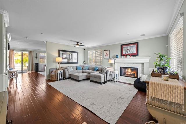 1312 Summer Ct, Vista CA: https://media.crmls.org/mediaz/ccbba3d8-d2f1-4e73-9ec2-e1c4b8d2651c.jpg