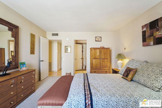 1445 Via Isla, Palm Springs CA: https://media.crmls.org/mediaz/ccbc0bd6-40b9-4d4c-9c33-908efb938347.jpg