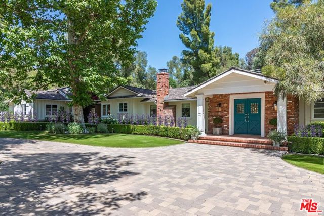 5840 Round Meadow Road, Hidden Hills CA: https://media.crmls.org/mediaz/ccbcfa53-d534-42ca-863e-a466118d3fed.jpg