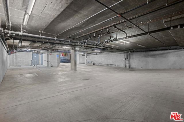 5335 Cartwright Avenue, North Hollywood CA: https://media.crmls.org/mediaz/ccbd3af3-f75c-4d5e-978c-7da8001975a6.jpg