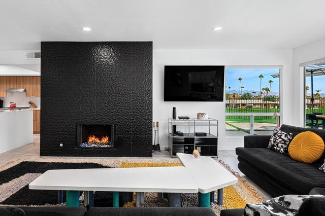 2320 S Via Lazo, Palm Springs CA: https://media.crmls.org/mediaz/ccbdd393-4723-4609-bf4a-76e65848f792.jpg