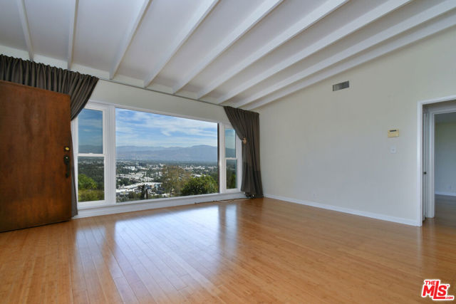 3682 Berry Drive, Studio City CA: https://media.crmls.org/mediaz/ccbe65be-99be-4344-9046-32d3cfdffaa6.jpg