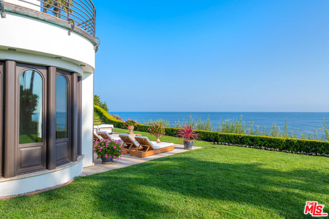32804 Pacific Coast Highway, Malibu CA: https://media.crmls.org/mediaz/ccbee03c-adab-44f2-b107-74db09c1005b.jpg