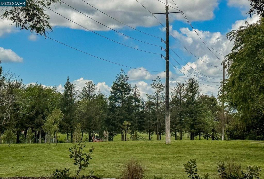 https://media.crmls.org/mediaz/ccbf125f-fb15-4db7-a03f-9c8e5ee1a6ce.jpg?preset=X-Large
