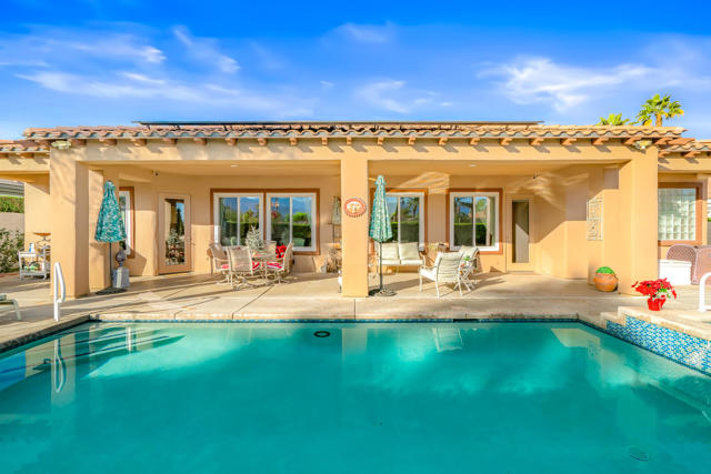 17 Corte Del Sol, Rancho Mirage CA: https://media.crmls.org/mediaz/ccbf1cac-6427-4c47-8a12-2f22c7a6d4e8.jpg