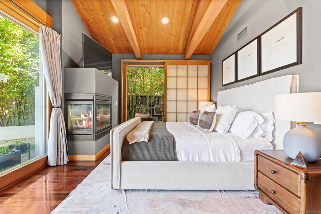 5259 Pacifica Dr, San Diego CA: https://media.crmls.org/mediaz/ccbf387a-445c-47a4-8f72-2c4e01893117.jpg